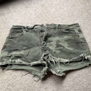 Aeropostale cheeky short